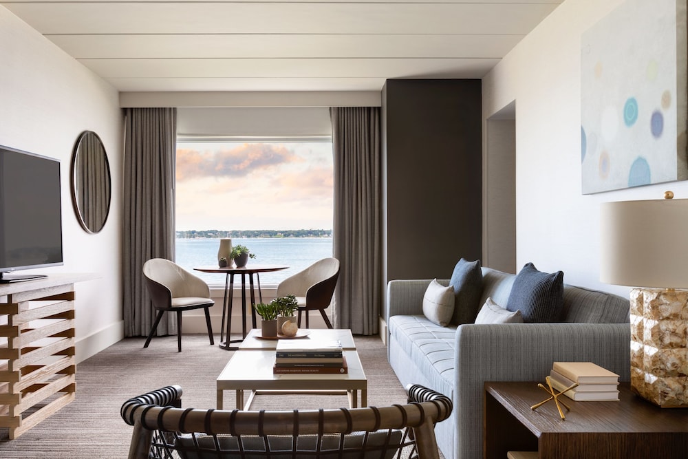 Newport Harbor Island Resort 44/66