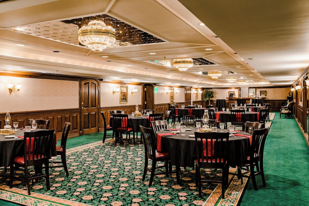 HISTORIC STRATER HOTEL 52/68