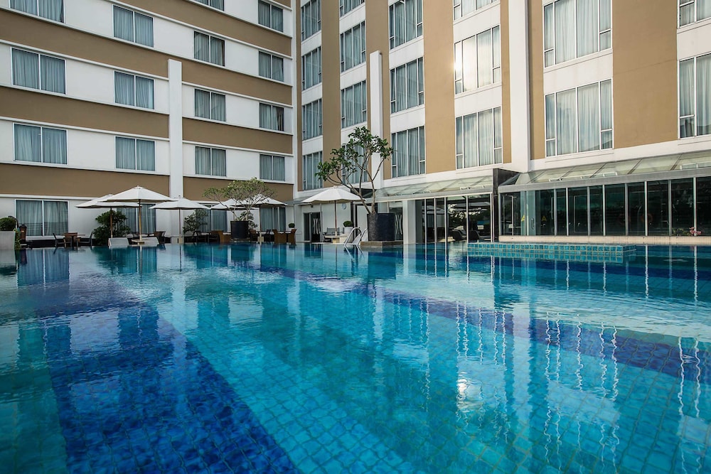 The Arista Hotel 71/74