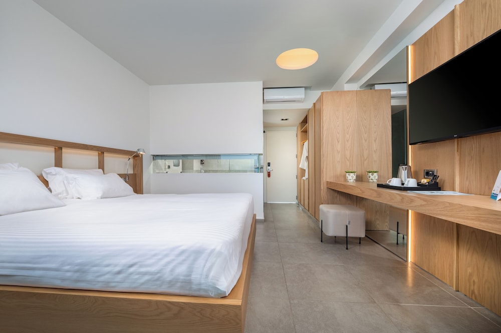 DOUBLE ROOM