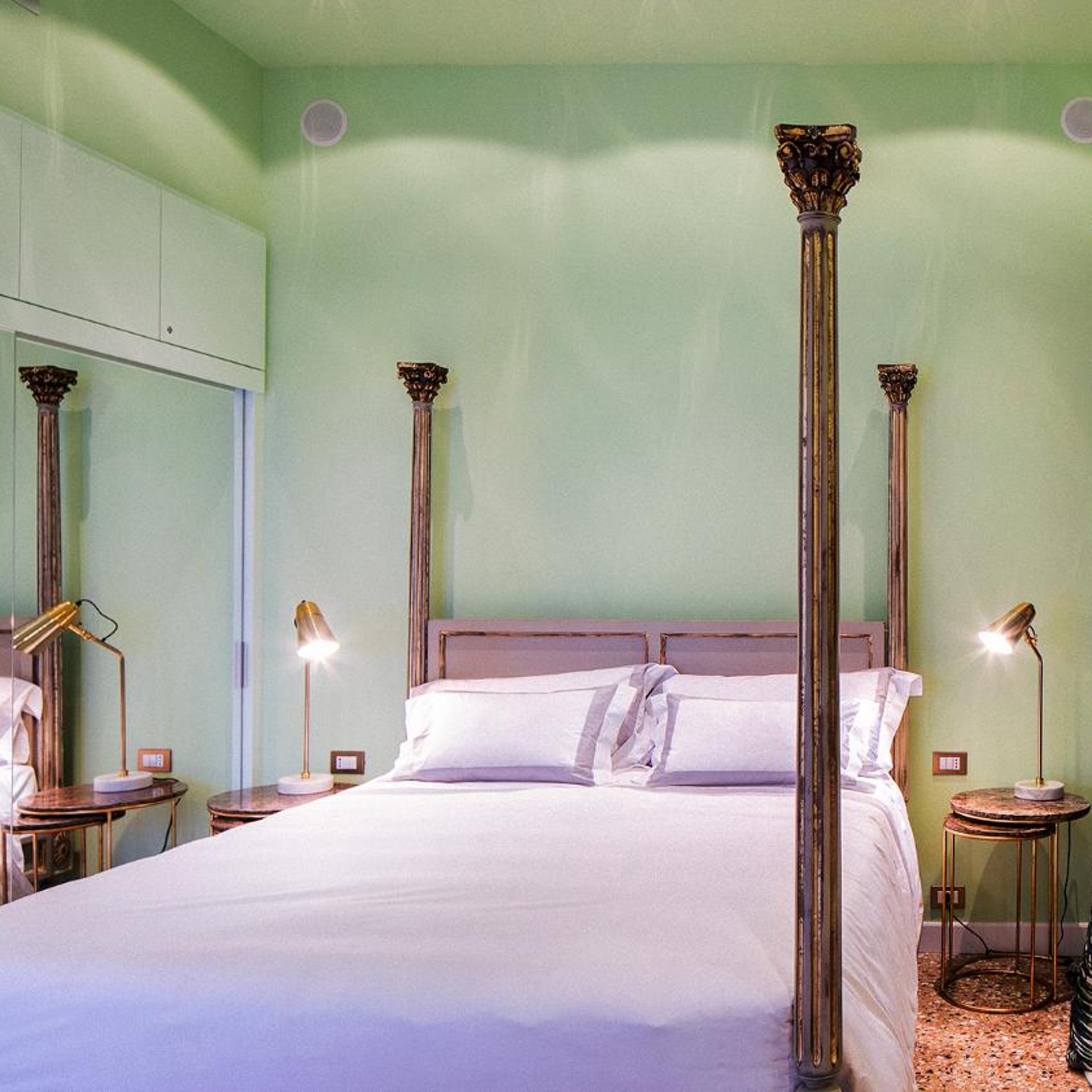 Deluxe, King Bed