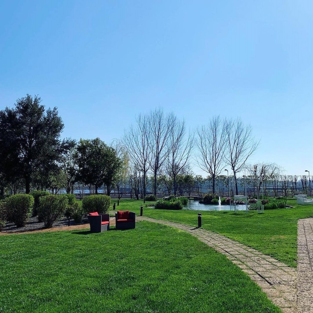 Astrea Wellness & Spa 43/49