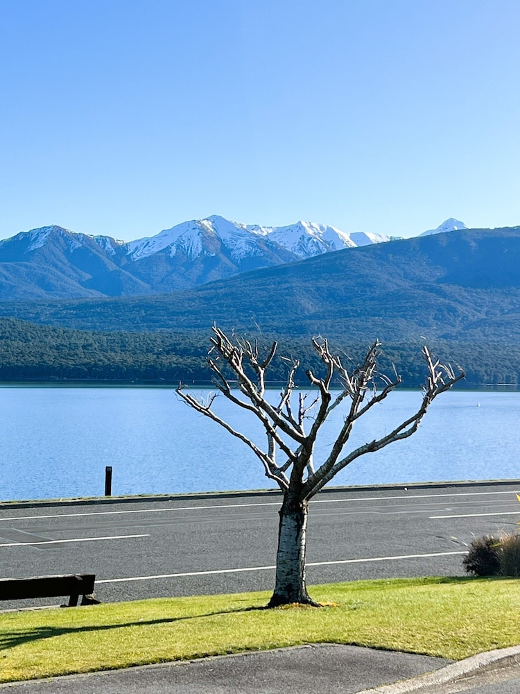 Fiordland Lakeview Motel and Apartments 60/67