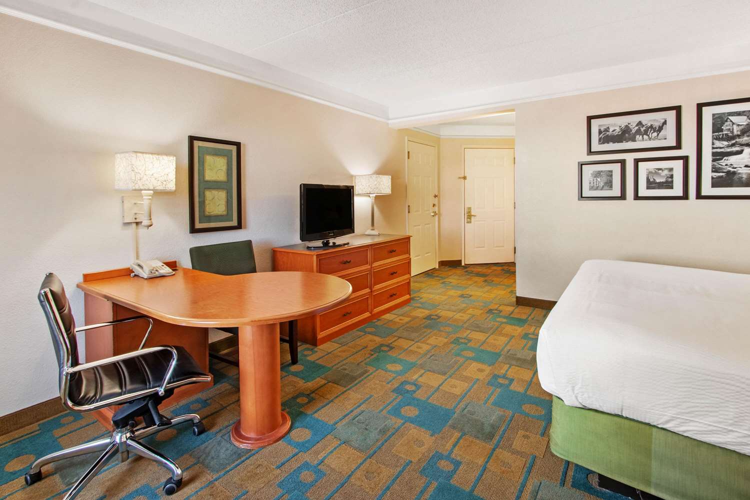 La Quinta Inn & Suites by Wyndham Albuquerque West 11/21