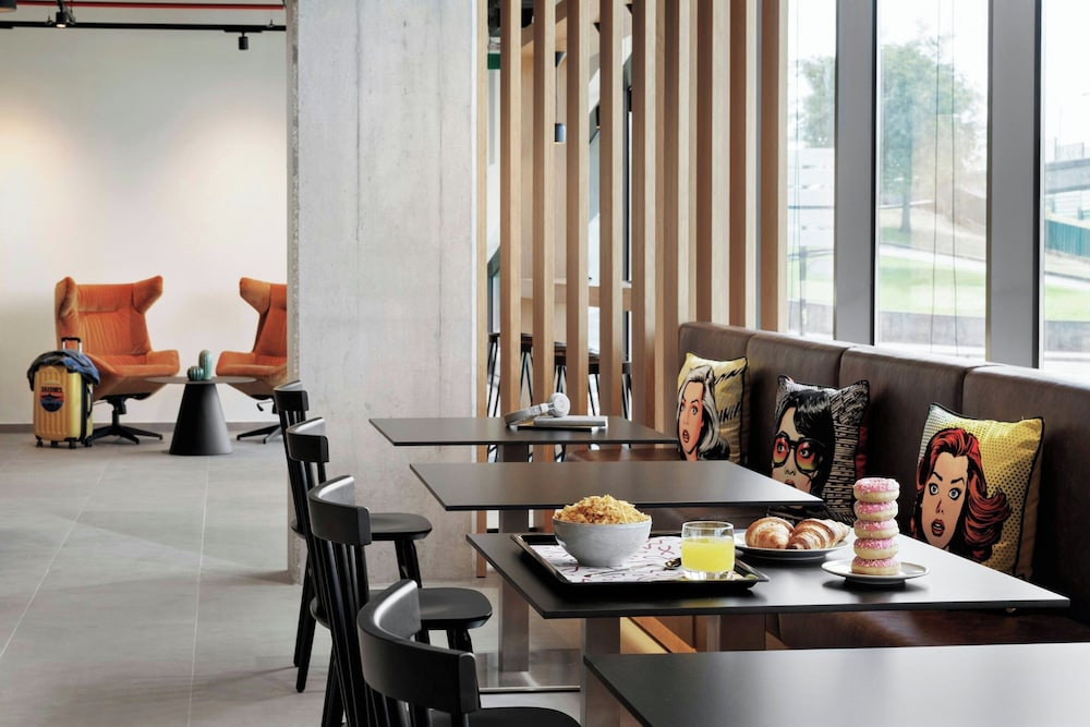 Moxy Alfragide Lisboa 43/58