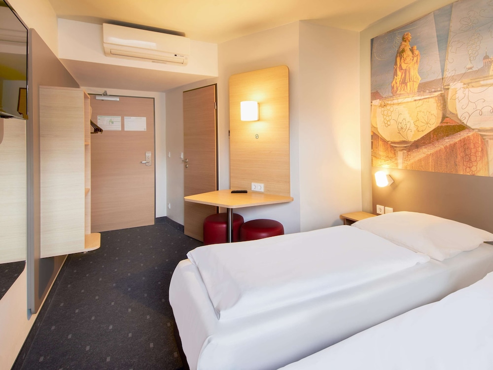 Room, Twin Beds