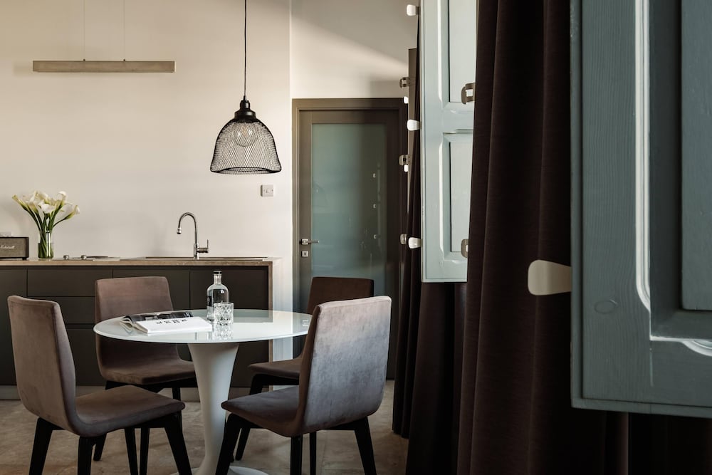 19 Rooms 24/71