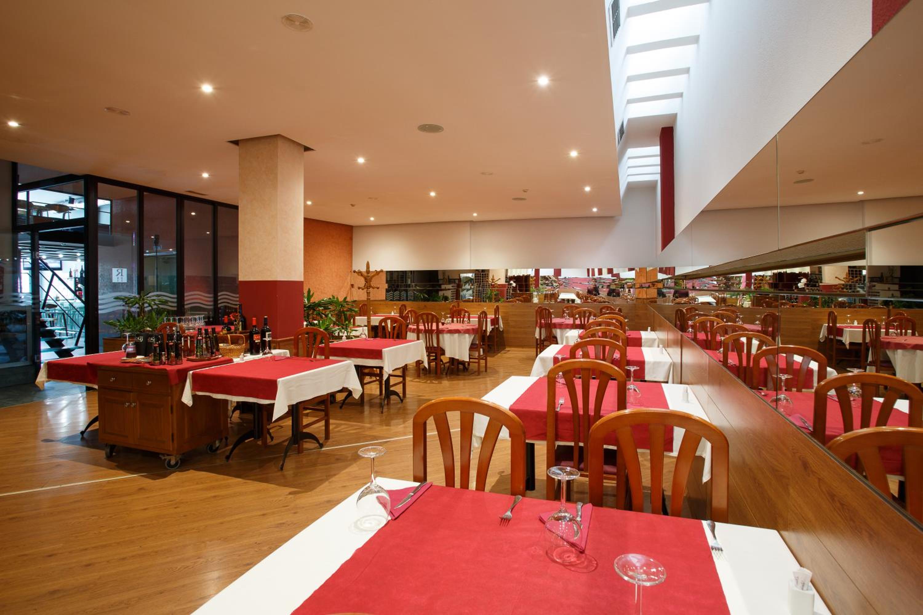 Hotel Restaurante Pontinas 41/48