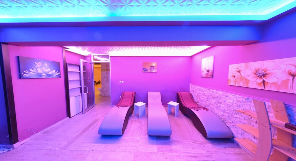 Anitas Beach Hotel 11/32