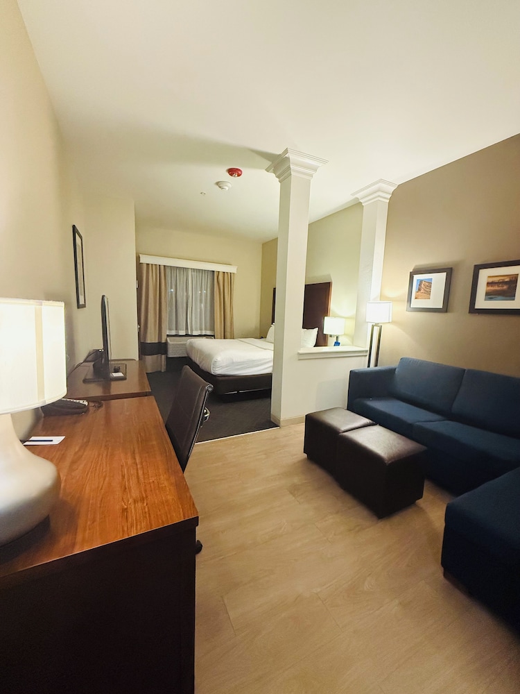 Comfort Suites Near Denver Downtown 11/28