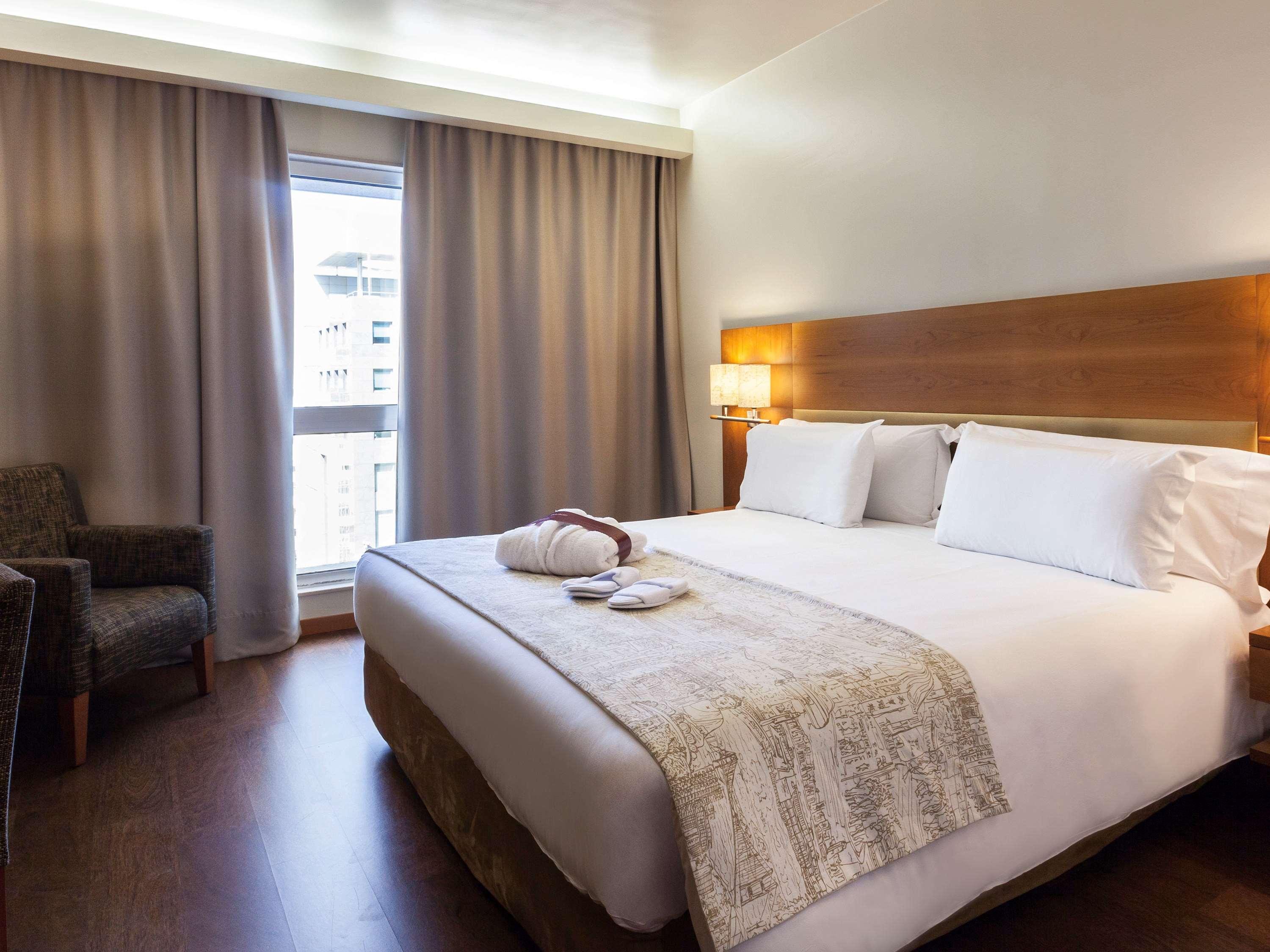 PRIVILEGE, DOUBLE BED