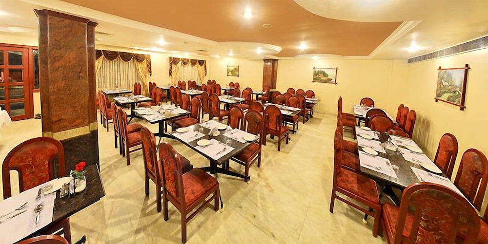 Hotel Gnanam 43/49