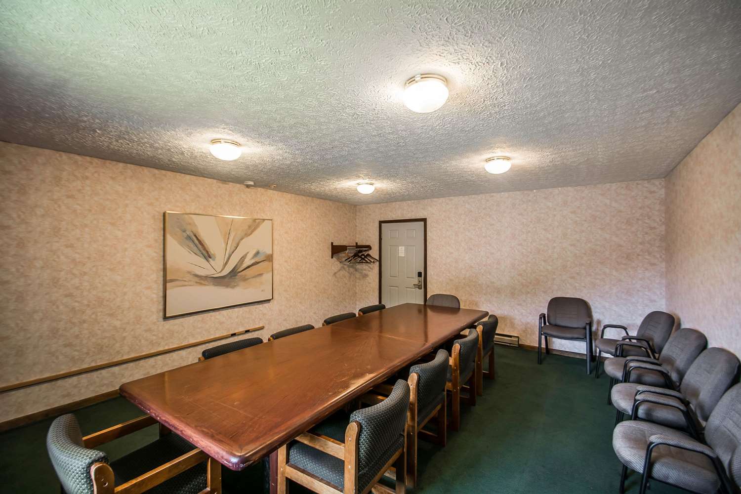 Econo Lodge Hornell 27/41