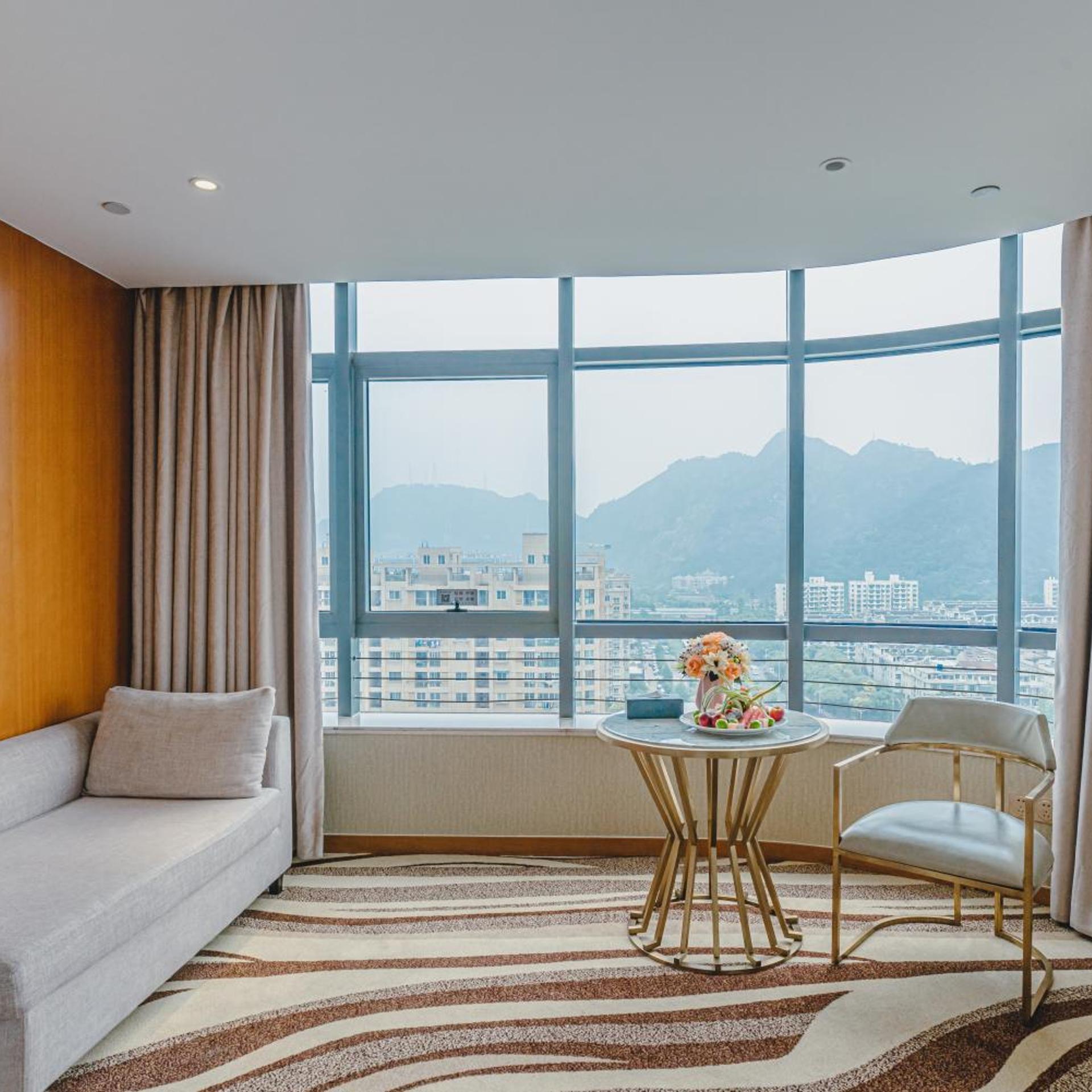 Hangbin Holiday Hotel 42/46