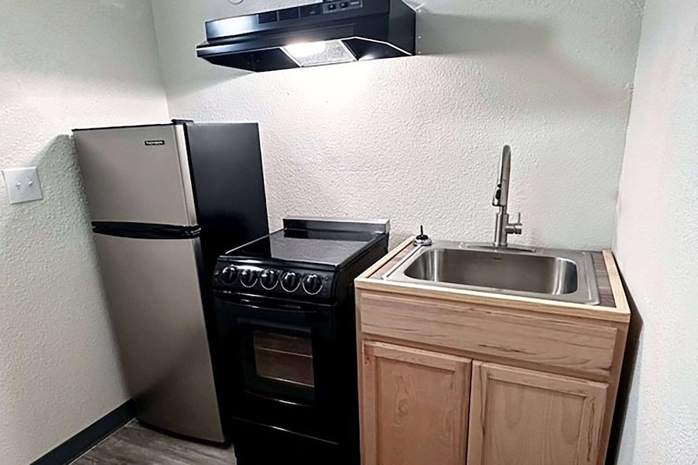 Studio City Suites, a Travelodge by Wyndham 31/37