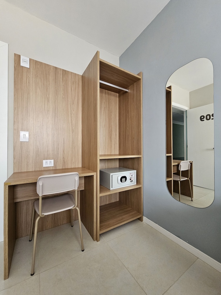 Aero Hotel 42/42