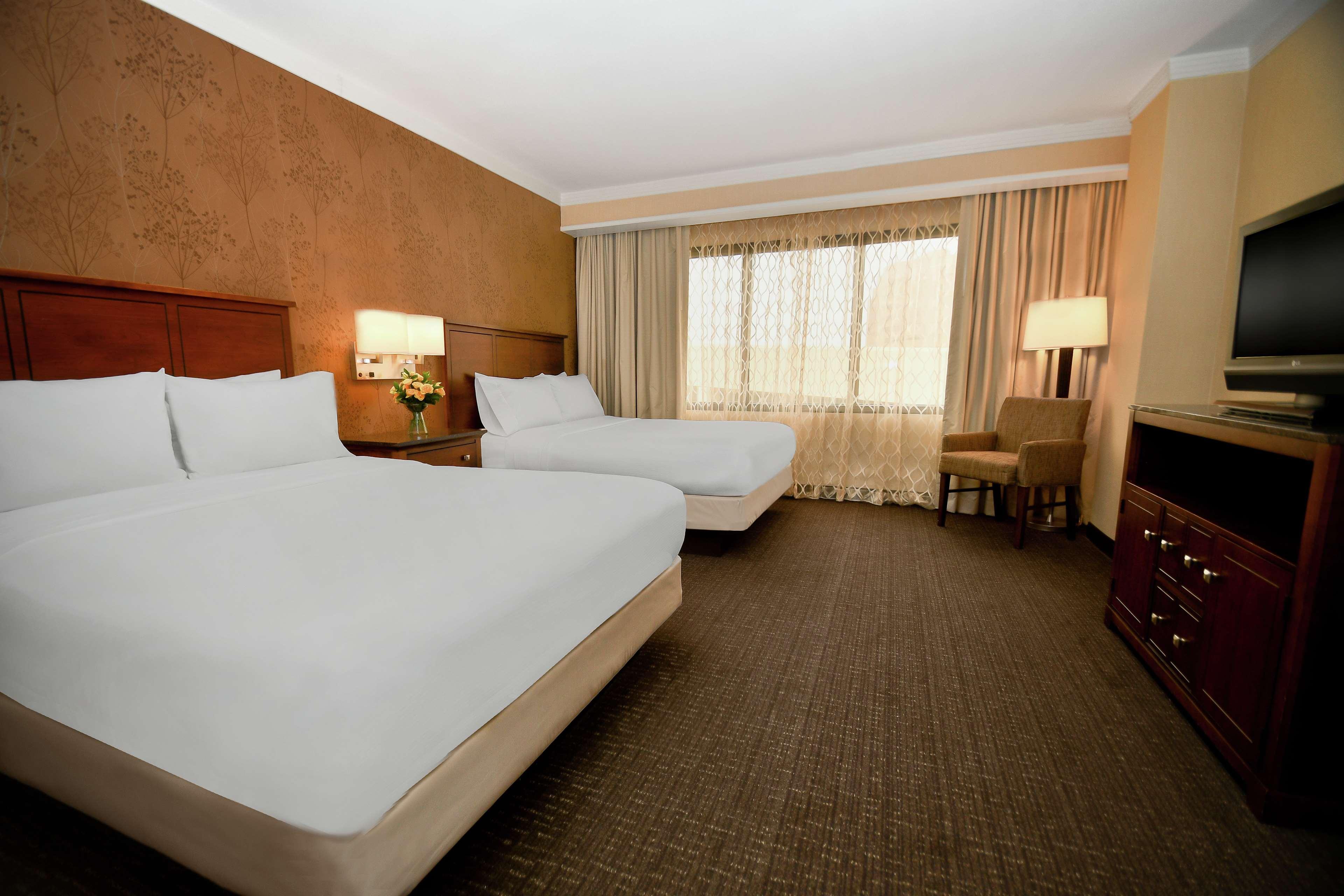 2 BEDROOMS, 3 ROOMS, SUITE, 2 QUEEN BEDS, 2 BATHROOMS