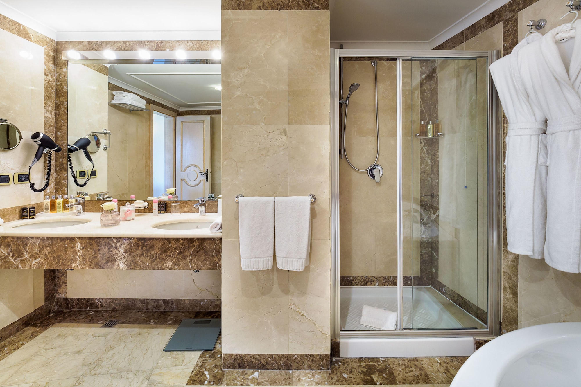 SUITE, TRIPLE, SEA VIEW