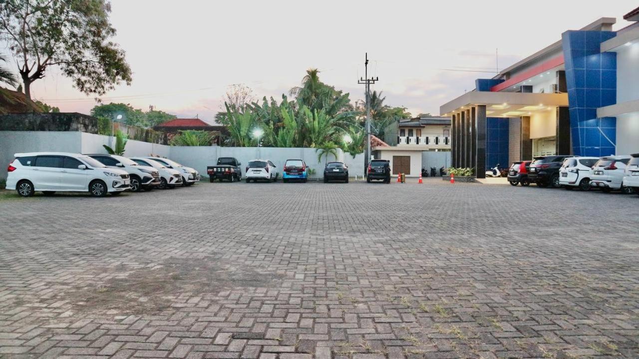 El Malik Hotel Sumenep 23/28