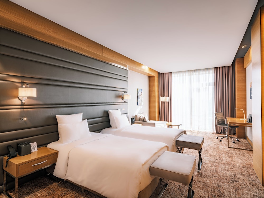 DELUXE, TWIN BEDS
