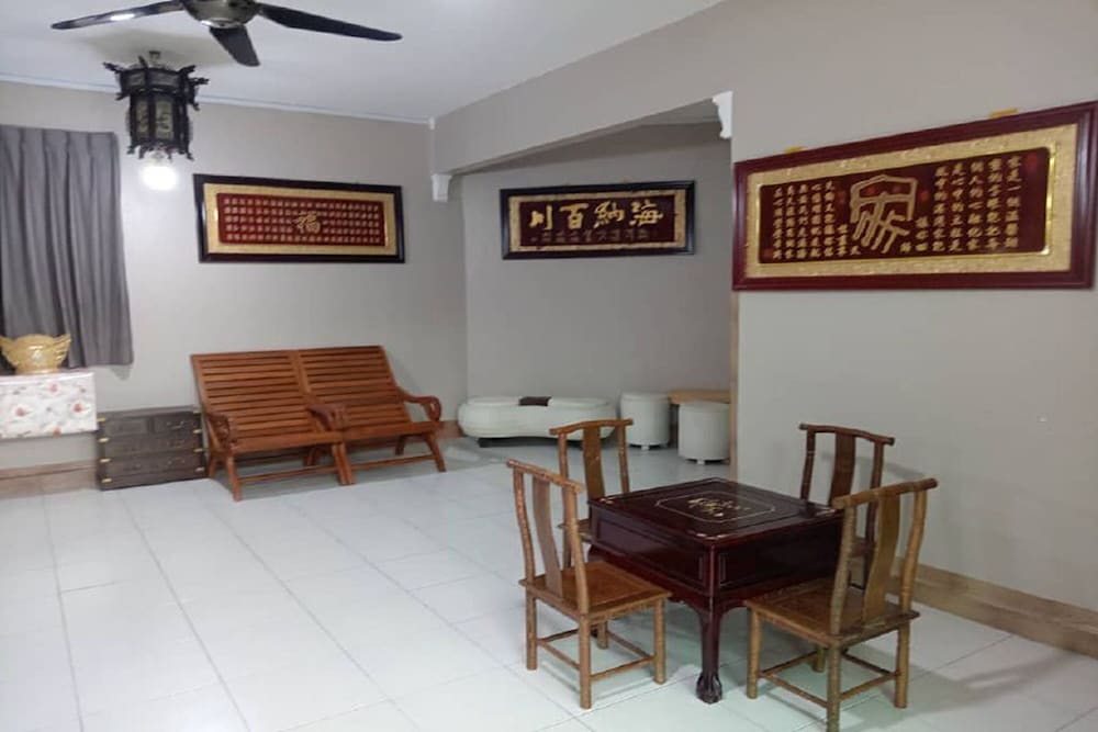 Aeon Tebrau Homestay & Hotel 51/62