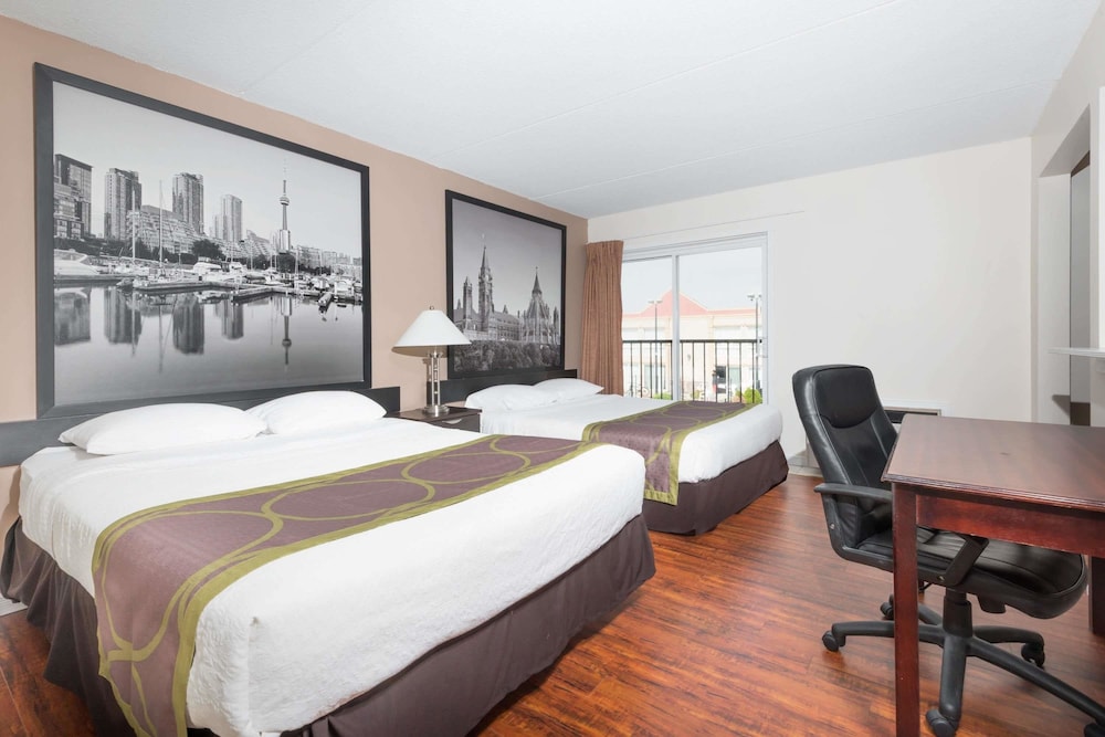 Super 8 by Wyndham Cambridge/Kitchener/Waterloo Area 18/33