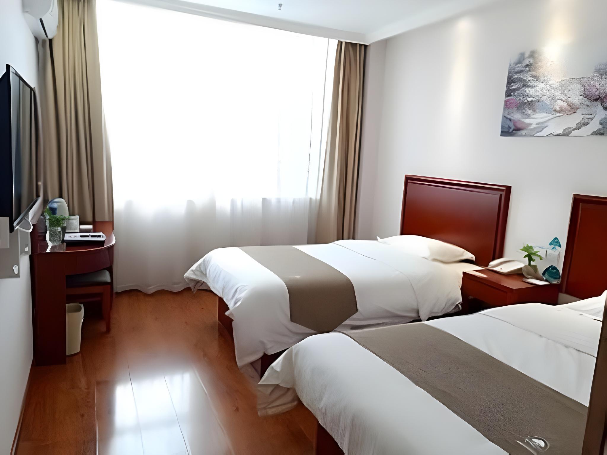 Garden, Twin Beds