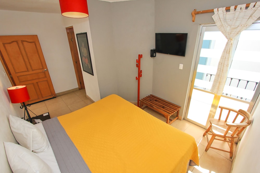 ROOM, KING BED