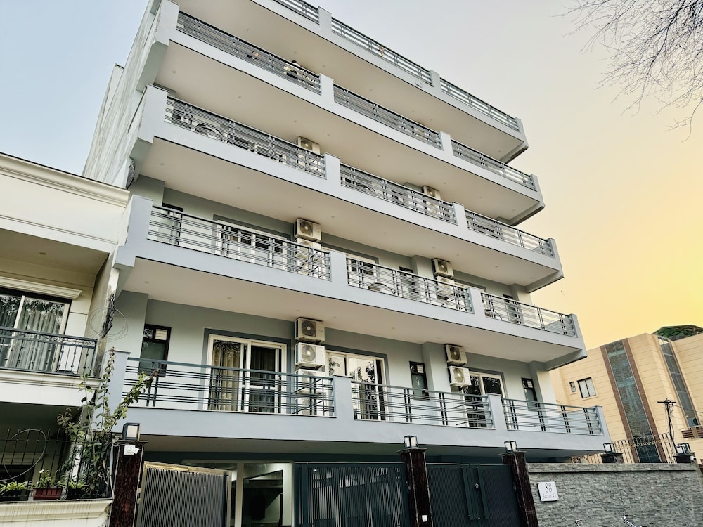 ZEN Suites Golf Course Road 4/50