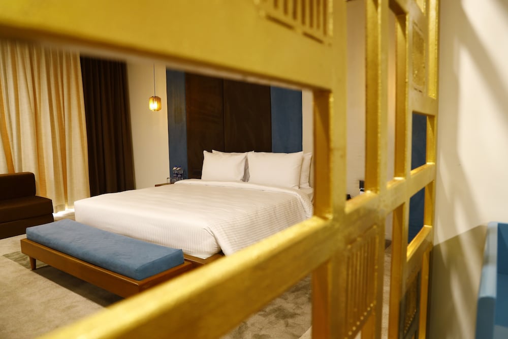 جناح بسرير كوين، Devka Beach Resort 6/10