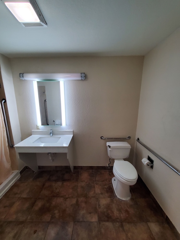 River Inn Motel (ex. Rodeway Inn Downtown) 8/29