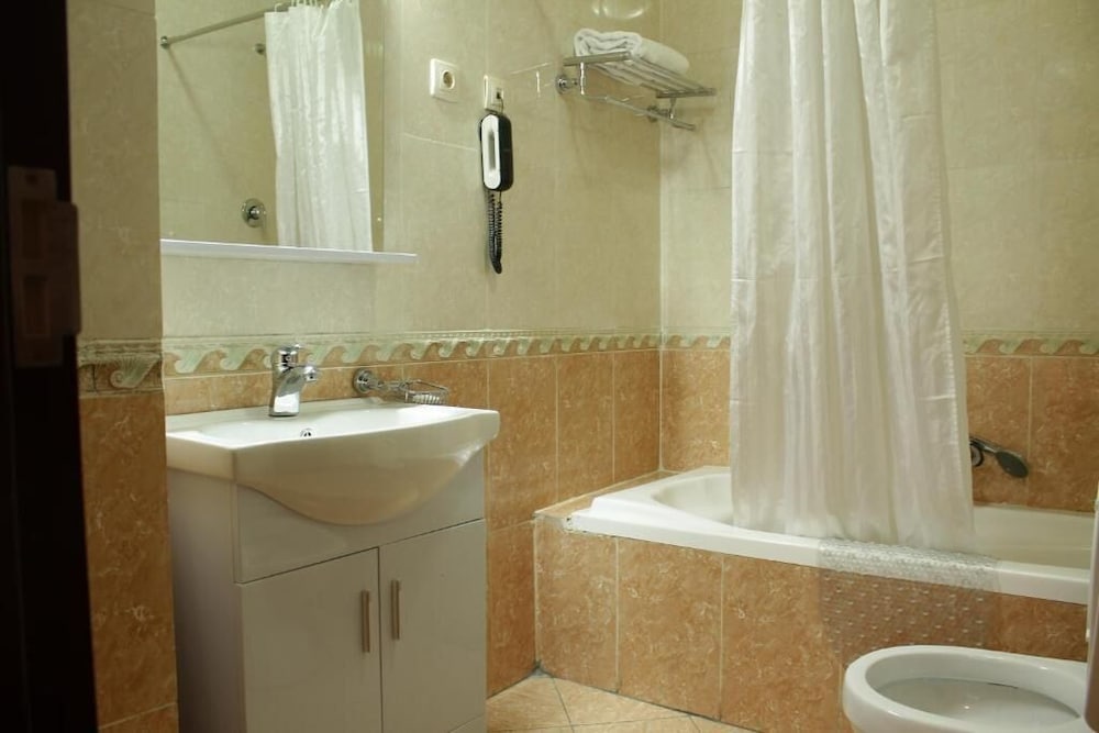 Debredamo Hotel 46/49