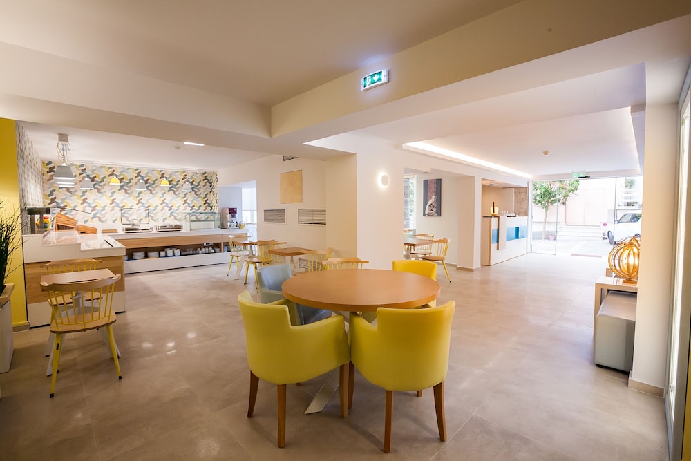 Frini Hotel 22/34