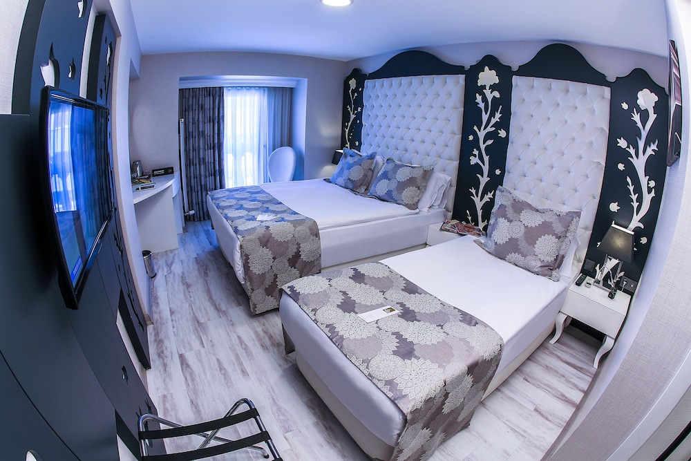 Demonti Hotel 20/69