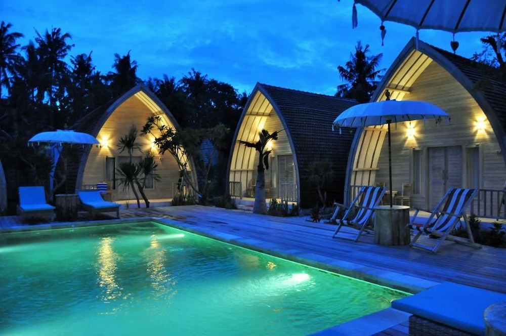 La Roja Bungalows 10/15