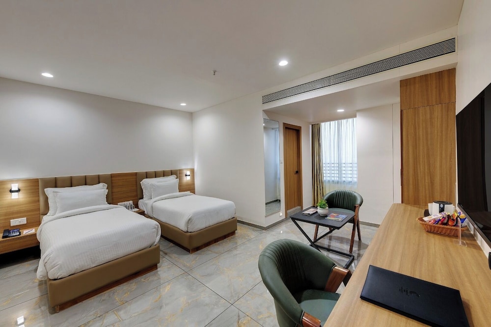 Comfort Inn Sapphire, Chandkheda 16/25