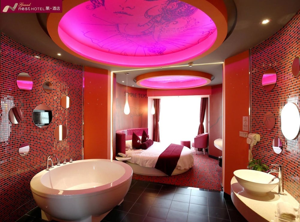 Grand Nest Hotel 25/30