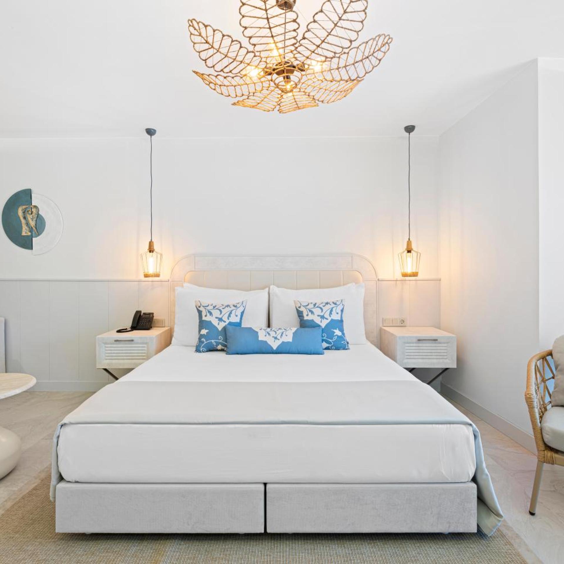 Room, Double or Twin Bed, Partial Sea View