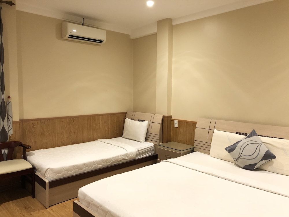 ROOM, TRIPLE