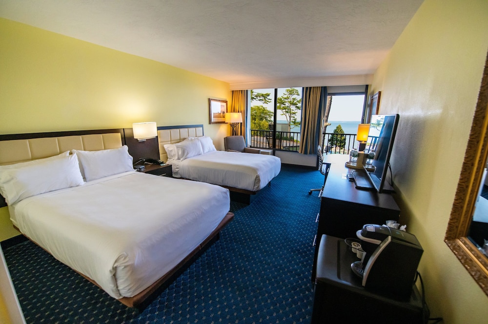 Premium, 2 Queen Beds, Ocean Front, Holiday Inn Resort Bar Harbor Acadia Natl Park 3/6