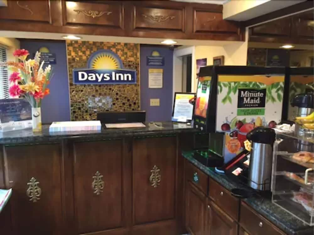 Days Inn by Wyndham San Francisco - Lombard 6/24