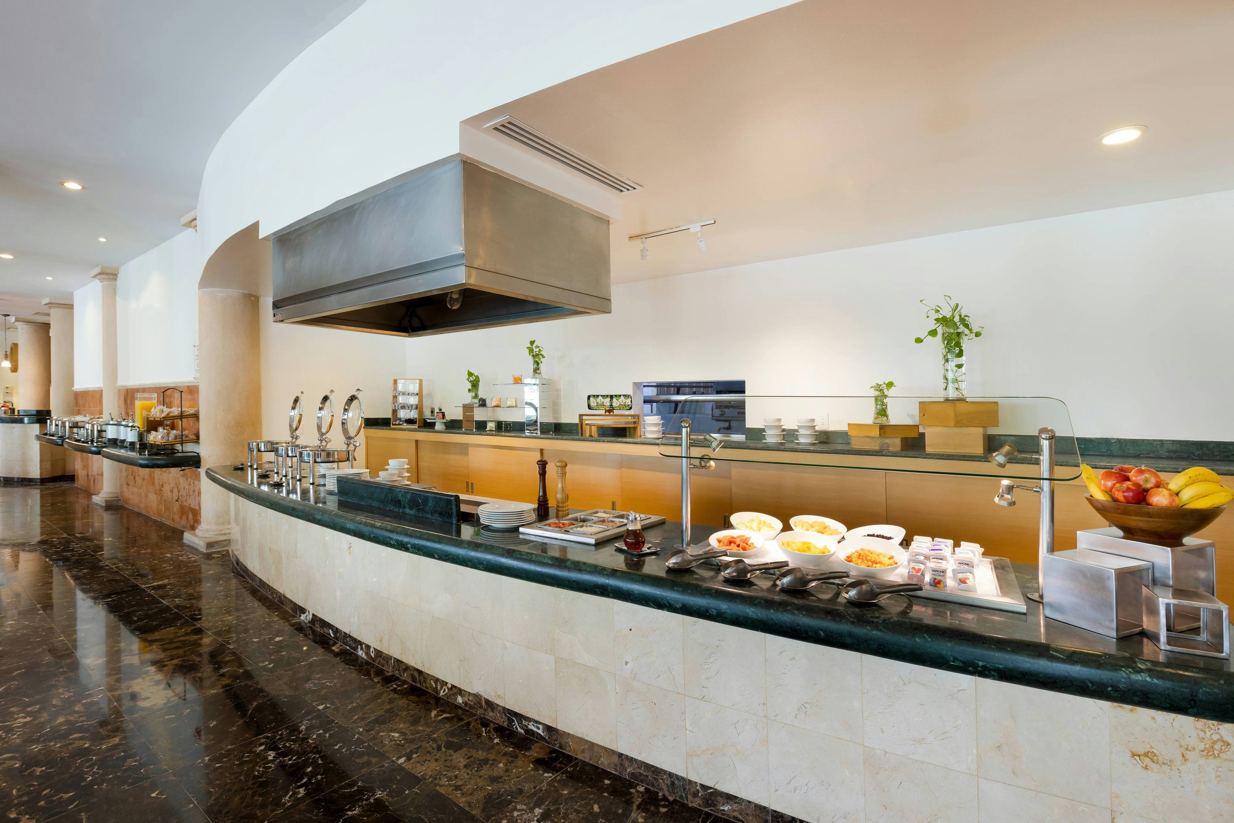 Courtyard by Marriott Cancun Airport in CANCUN