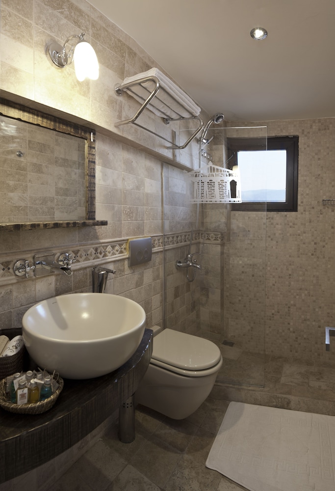 Assos Behram Hotel 39/43