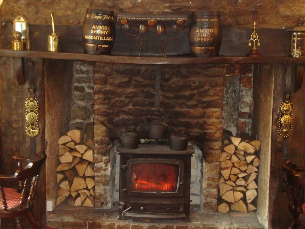 The Hunter's Lodge Inn 10/23