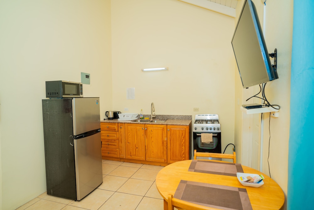 Connies Comfort Suites 38/50
