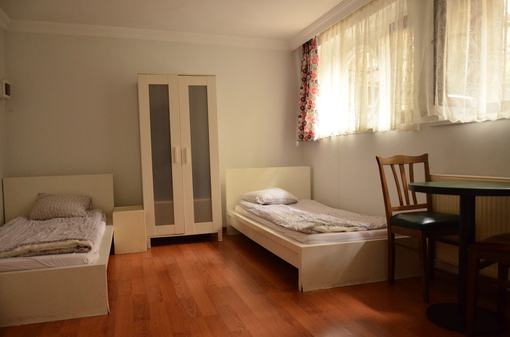 Mixed Dorm, 3 Beds
