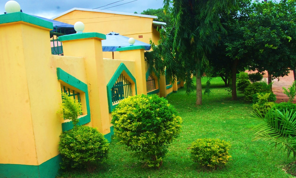 Woodlands Lodge & Tours 37/50