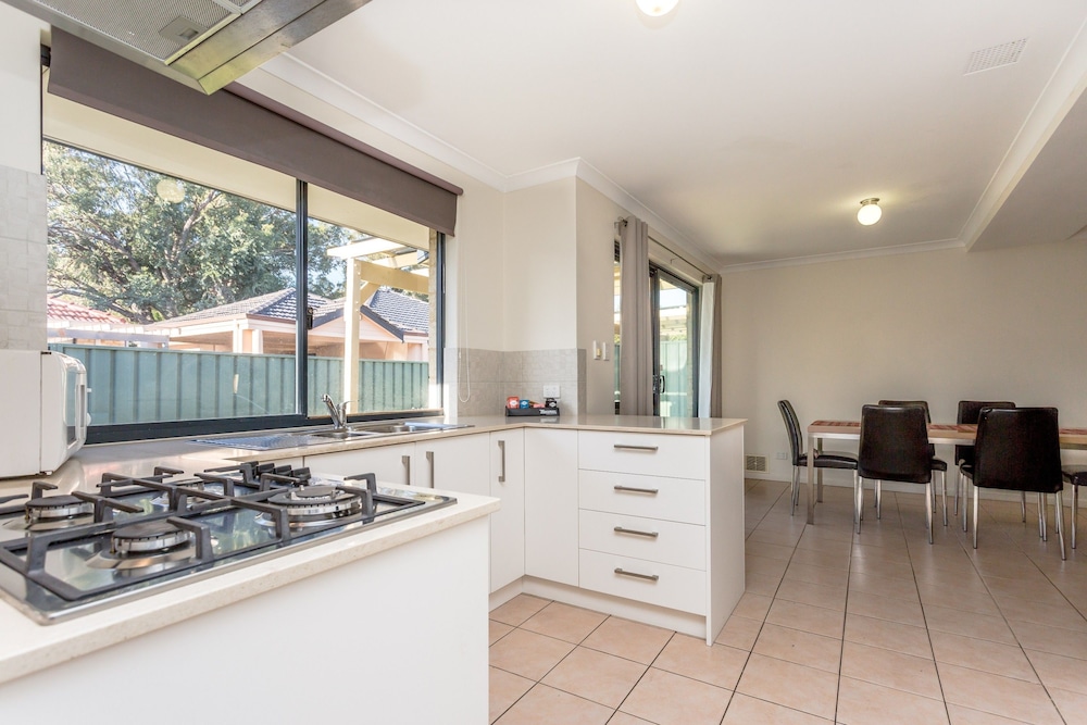 Country Comfort Perth 37/74