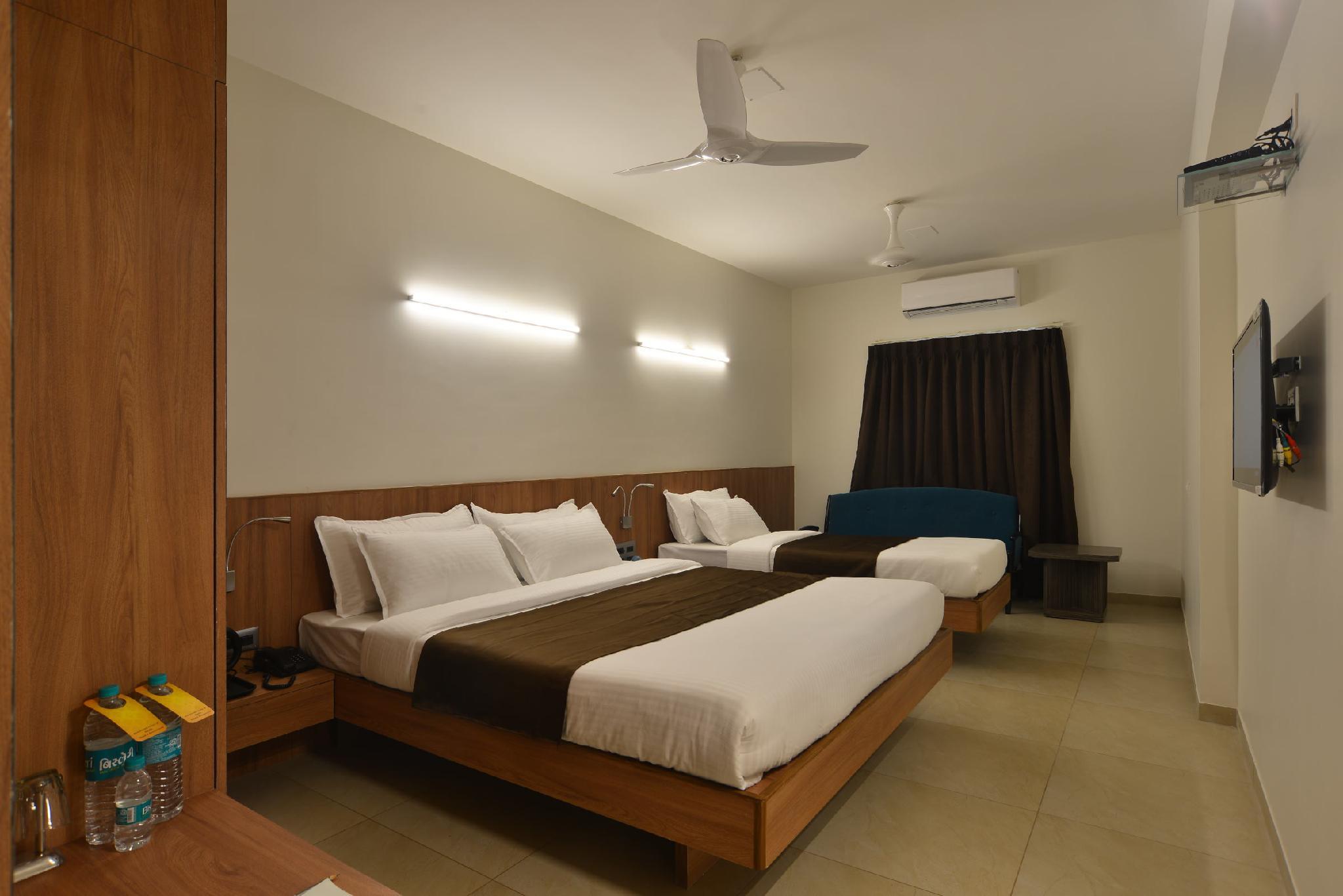 Room, Triple