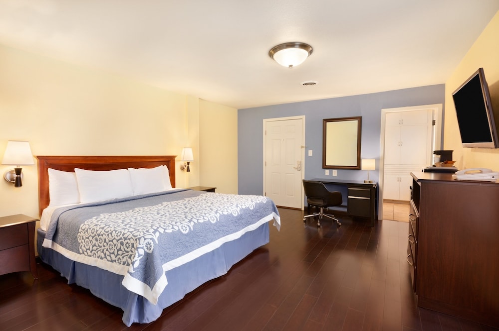 Days Inn By Wyndham Austin/University/Downtown 11/32